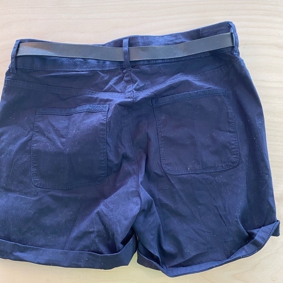 Gloria Vanderbilt All  Around Slimming Effect Shorts size 8P (EW) - Picture 10 of 14